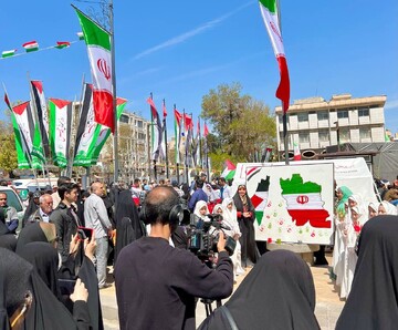 حضور مدیرکل، کارکنان و جمعی از اعضای کتابخانه های عمومی قزوین در راهپیمایی روز قدس 