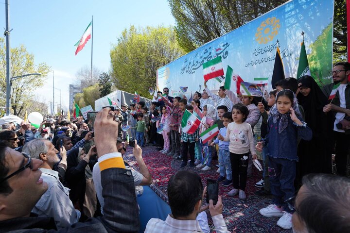 غرفه اداره کل کتابخانه های عمومی استان تهران در روز قدس میزبان مردم شد