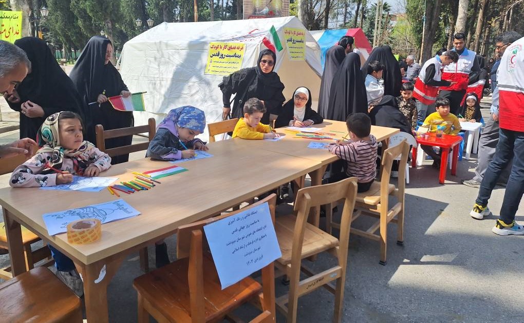 برپایی ایستگاه نقاشی و رنگ آمیزی در مسیر راهپیمایی شهرستان مینودشت