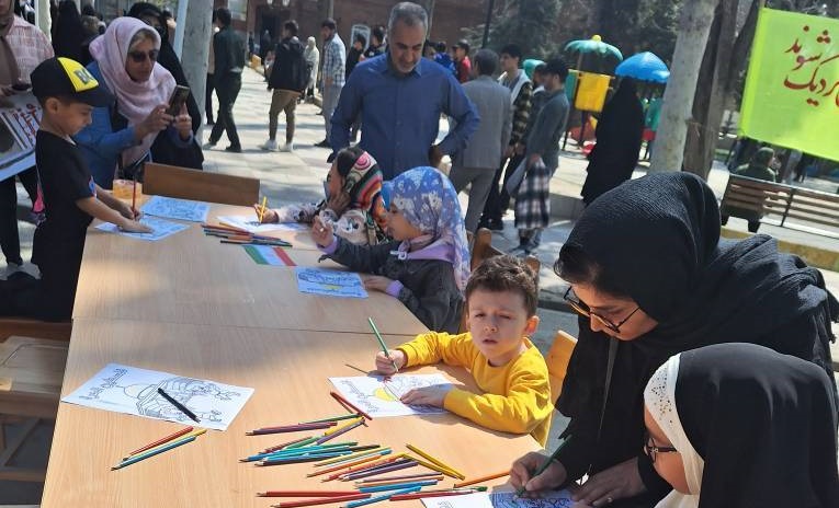 برپایی ایستگاه نقاشی و رنگ آمیزی در مسیر راهپیمایی شهرستان مینودشت