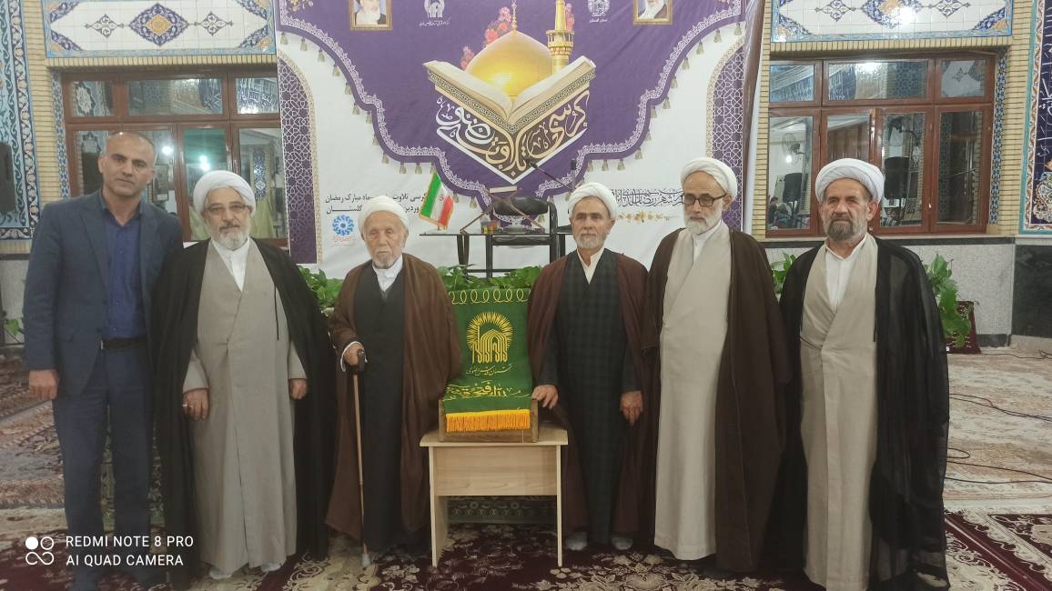 کرسی تلاوت قرآن کریم در مسجد جامع جلین