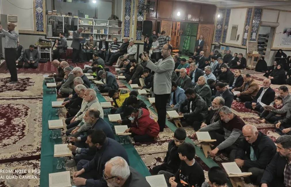 کرسی تلاوت قرآن کریم در مسجد جامع جلین