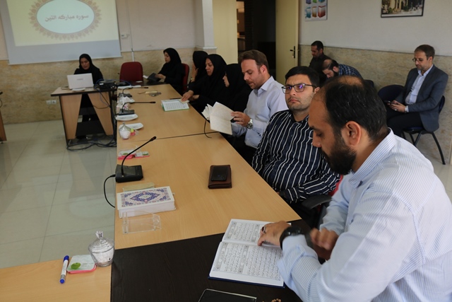 برگزاری مراسم ختم ۳۰ جزء از کلام وحی در اداره کل کتابخانههای عمومی استان سمنان