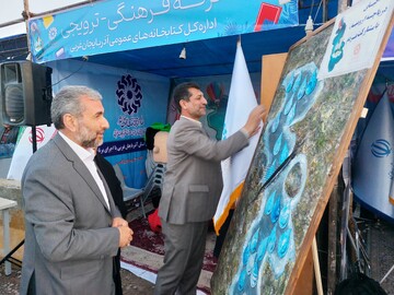 غرفه فرهنگی ترویجی اداره کل کتابخانه‌های عمومی آذربایجان غربی در محوطه پل میانگذر دریاچه ارومیه 