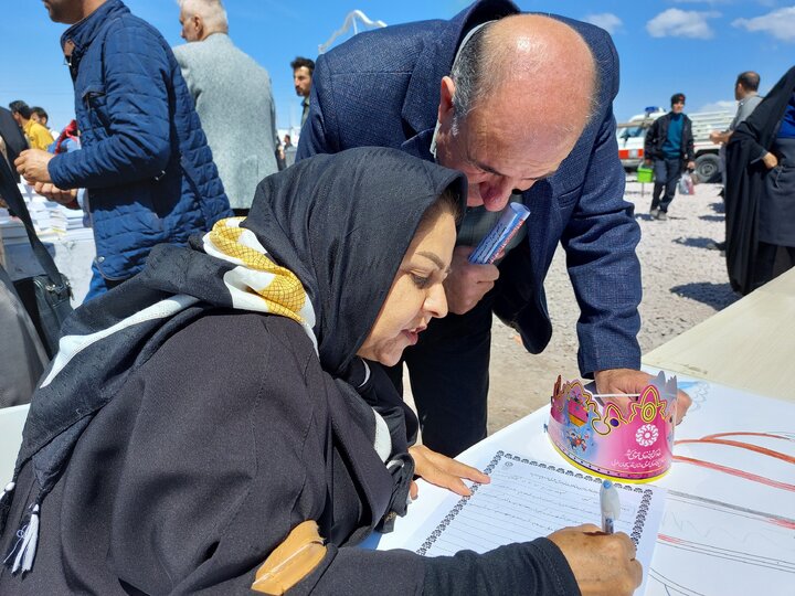 غرفه فرهنگی - ترویجی اداره کل کتابخانههای عمومی آذربایجان غربی میزبان عموم مردم شد