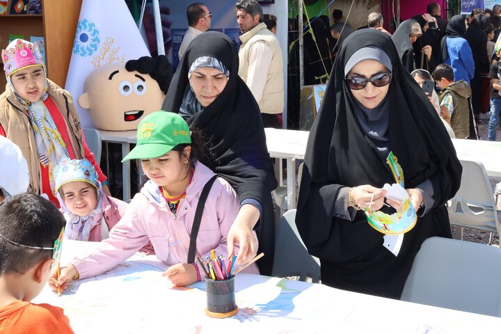 غرفه فرهنگی - ترویجی اداره کل کتابخانههای عمومی آذربایجان غربی میزبان عموم مردم شد