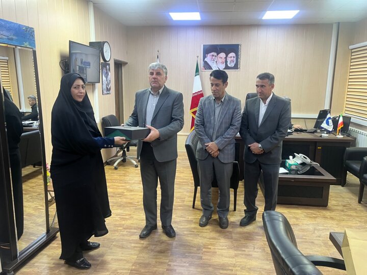 تقدیر مدیرکل کتابخانه های عمومی ایلام از معاون توسعه مدیریت و منابع استانداری