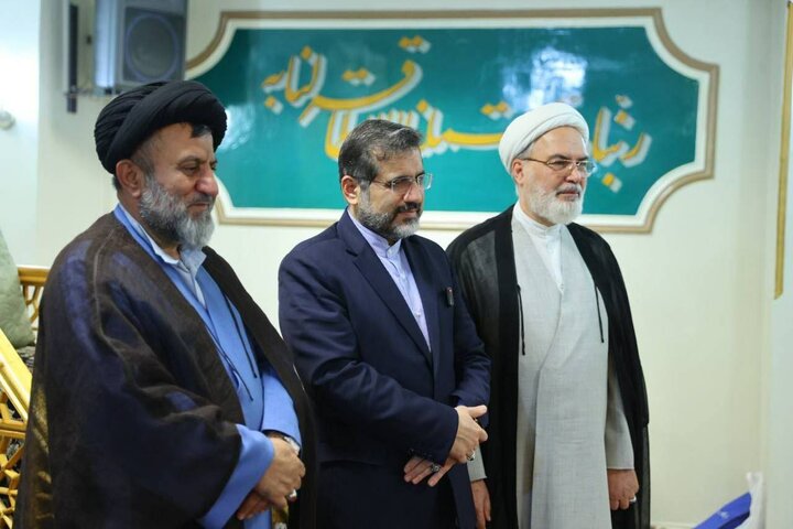 تقدیر از دبیرکل نهاد کتابخانههای عمومی کشور به عنوان «مدیر فعال در حوزه نماز»