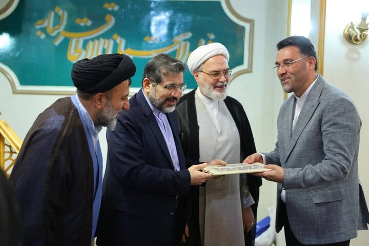 تقدیر از دبیرکل نهاد کتابخانههای عمومی کشور به عنوان «مدیر فعال در حوزه نماز»