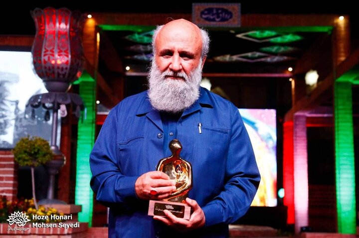 تبریک مدیرکل کتابخانه‌های عمومی استان قم به چهره سال هنر انقلاب اسلامی