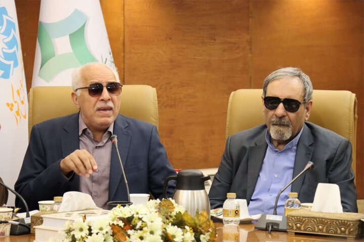 قابلیت کتابخانههای عمومی برای تبدیل به نمونهای قابل ارجاع در حوزه گروههای خاص