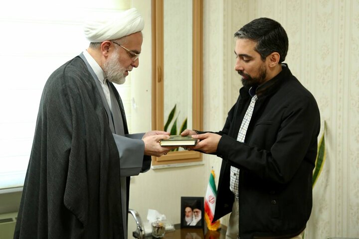 لزوم فراهمسازی زمینه مطالعه برای مردم/ آمادگی این دفتر برای حمایت از ترویج کتابخوانی