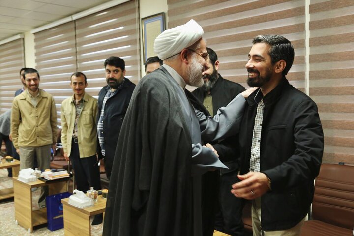 لزوم فراهمسازی زمینه مطالعه برای مردم/ آمادگی این دفتر برای حمایت از ترویج کتابخوانی