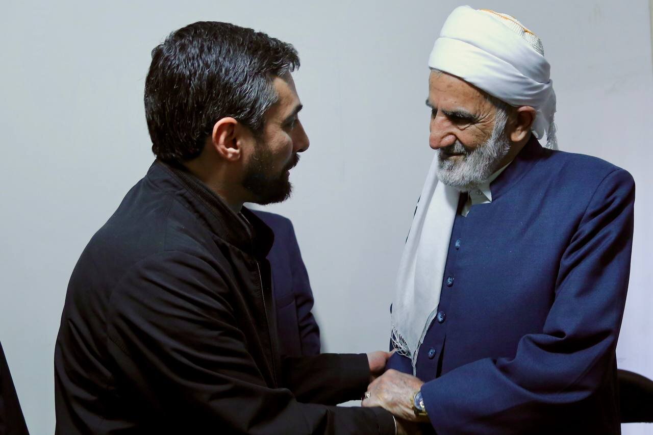 تقویت کتابخانهها و ترغیب جوانان به مطالعه وظیفه همه مسئولین و دولت است