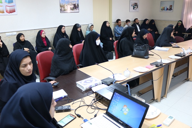 نشست تخصصی «راهبردهای جذب، بهکارگیری و مدیریت نیروهای داوطلب در کتابخانههای عمومی» در استان سمنان برگزار شد