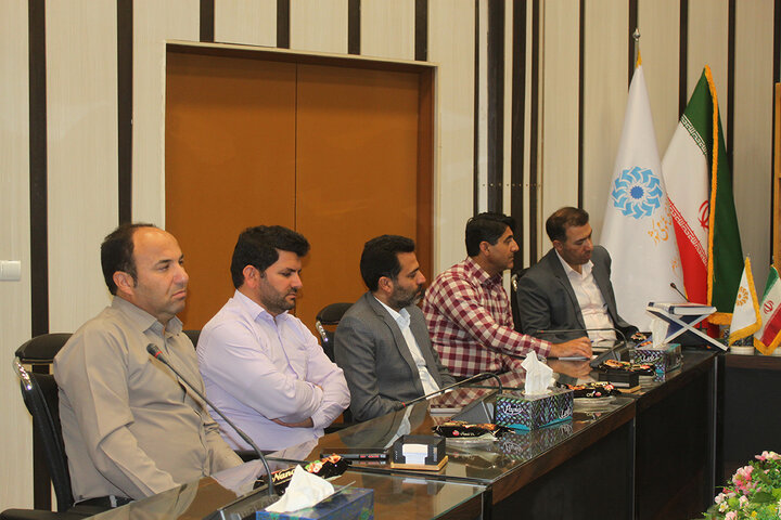 مدیرکل کتابخانههای عمومی ایلام با همکاران کتابخانه مرکزی این استان دیدار و گفتگو کرد