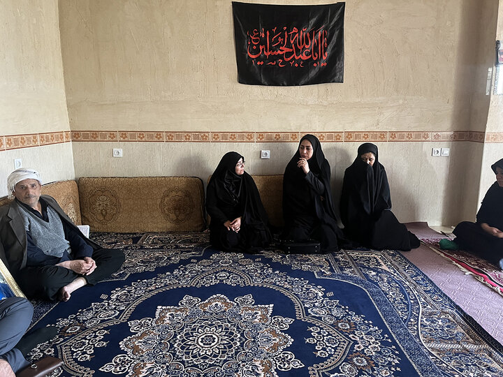 دیدار مدیرکل کتابخانههای عمومی استان با خانواده عضو نوجوان درگذشته کتابخانه شهید سلیمانی ایلام