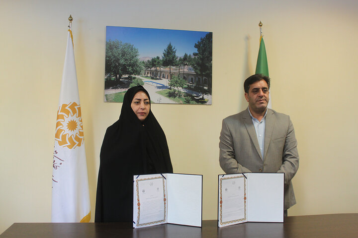 امضای تفاهمنامه همکاری اداراتکل کتابخانههای عمومی و منابع طبیعی استان ایلام