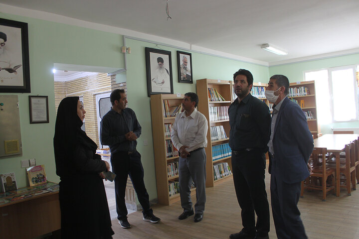 بازدید مدیرکل کتابخانه های عمومی ایلام از کتابخانه های عمومی درهشهر