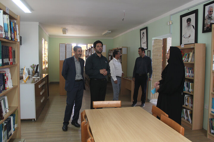 بازدید مدیرکل کتابخانه های عمومی ایلام از کتابخانه های عمومی درهشهر