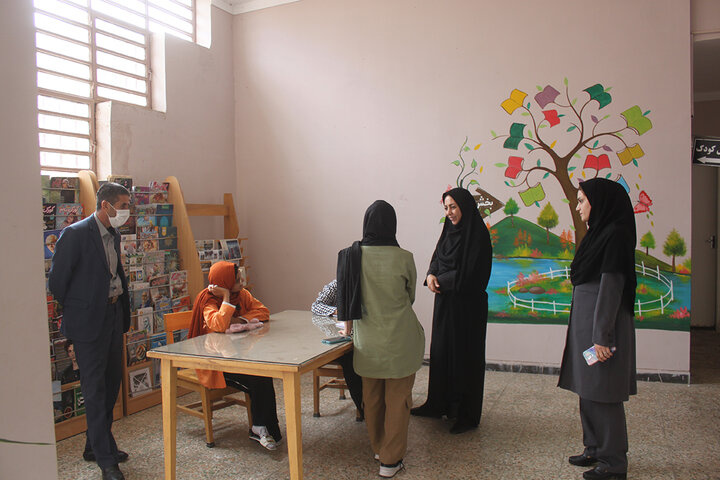 بازدید مدیرکل کتابخانه های عمومی ایلام از کتابخانه های عمومی درهشهر