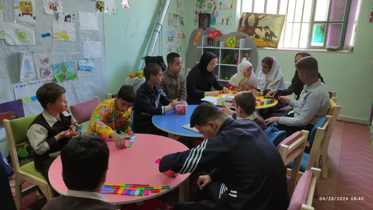 کودکان استثنایی جاورسیان در کتابخانه ادیب الممالک