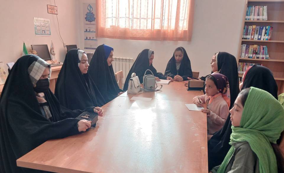 ویژه برنامه های روز معلم و روز خلیج فارس در کتابخانه های عمومی خراسان رضوی