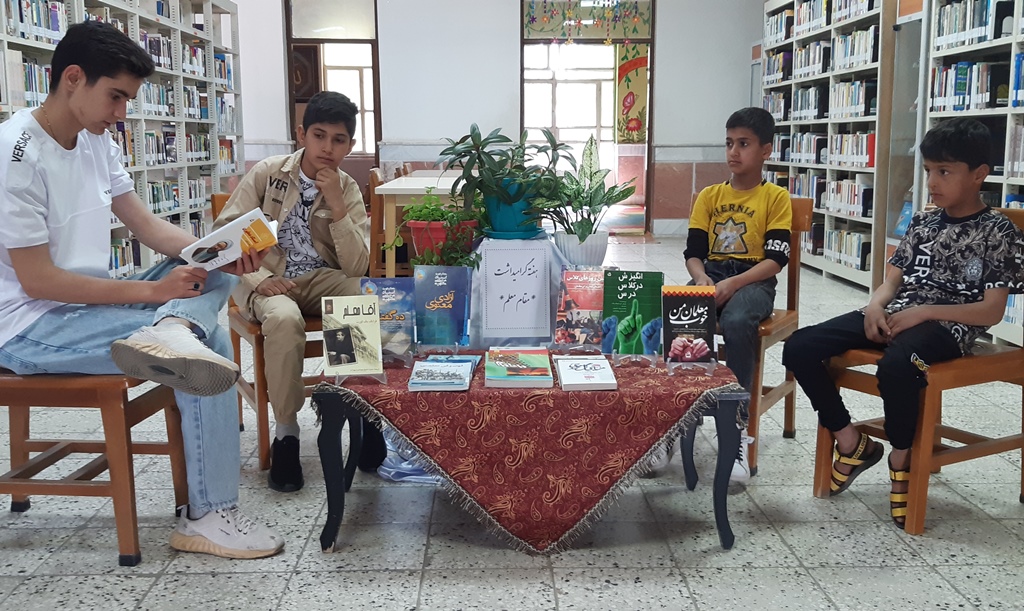 ویژه برنامه های روز معلم و روز خلیج فارس در کتابخانه های عمومی خراسان رضوی