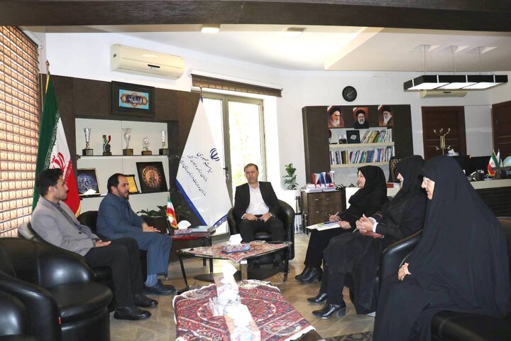 دیدار مدیرکل کتابخانههای عمومی و رئیس سازمان مدیریت و برنامهریزی استان کرمان