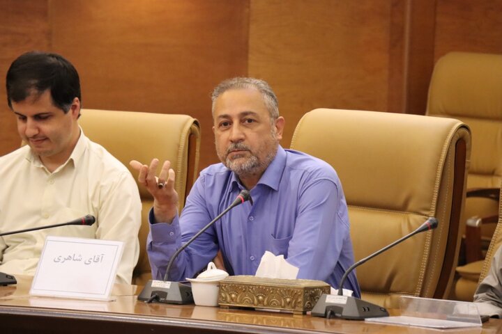 نشست نقد و بررسی کتاب «ملت عشق» برگزار شد