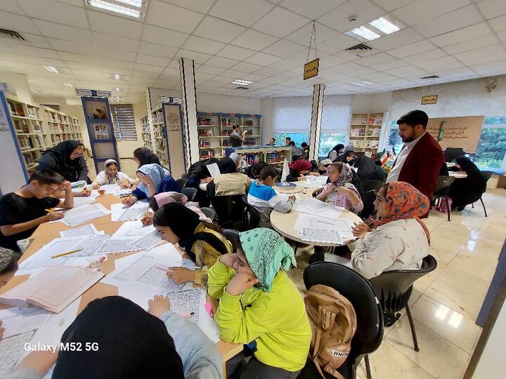 ۷۰ نوجوان عضو کتابخانههای عمومی تهران قرآن کریم را کتابت کردند