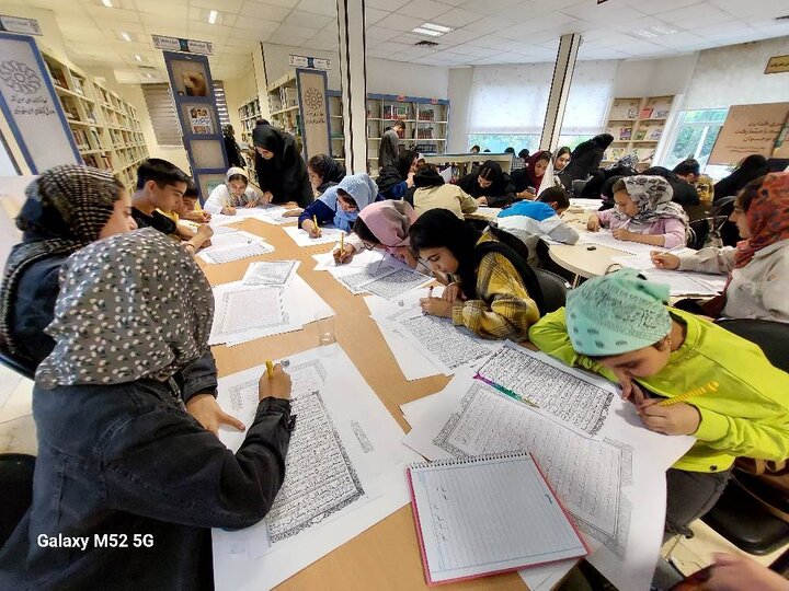 ۷۰ نوجوان عضو کتابخانههای عمومی تهران قرآن کریم را کتابت کردند