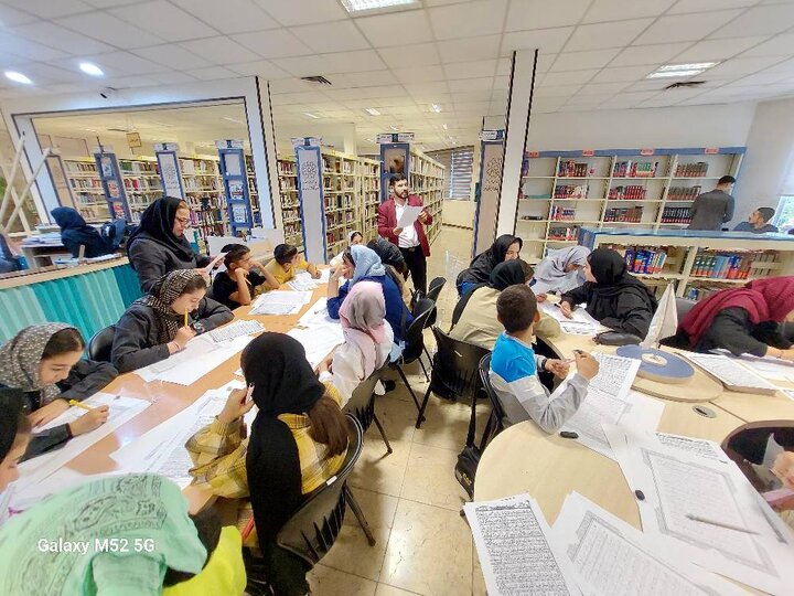 ۷۰ نوجوان عضو کتابخانههای عمومی تهران قرآن کریم را کتابت کردند
