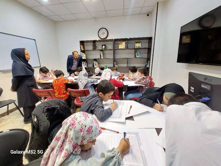 ۷۰ نوجوان عضو کتابخانههای عمومی تهران قرآن کریم را کتابت کردند