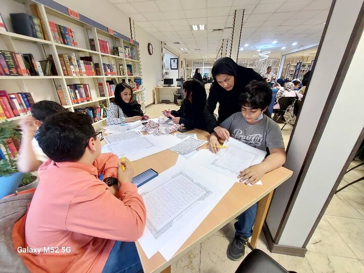 ۷۰ نوجوان عضو کتابخانههای عمومی تهران قرآن کریم را کتابت کردند