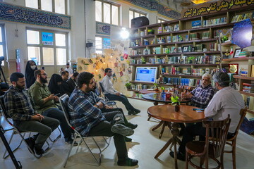 محفل ادبی  و گپ و گفت با گلعلی بابایی، نویسنده کتاب در غرفه نهاد در نمایشگاه کتاب تهران