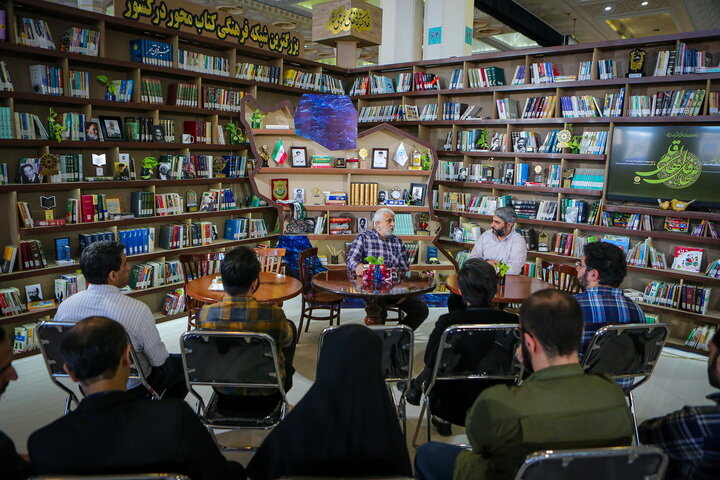 کتابخانههای عمومی راحتترین راه دسترسی به کتاب برای عموم جامعه است