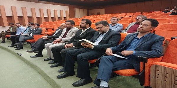 نشست نقد و بررسی کتاب «فراز و فرود احمدینژاد» برگزار شد