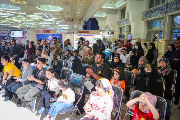 طنین آوای ملکوتی قرآن در نمایشگاه بینالمللی کتاب تهران