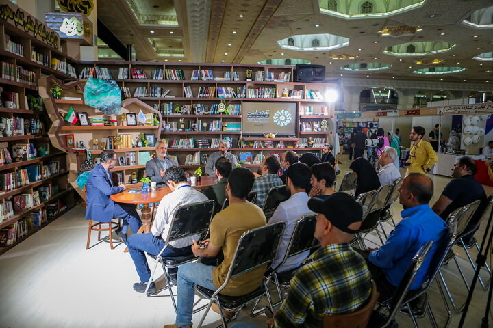 از منظر رهبر انقلاب کتابخانه مرکز فرهنگی اثرگذار در پرورش نسل کتابخوان است