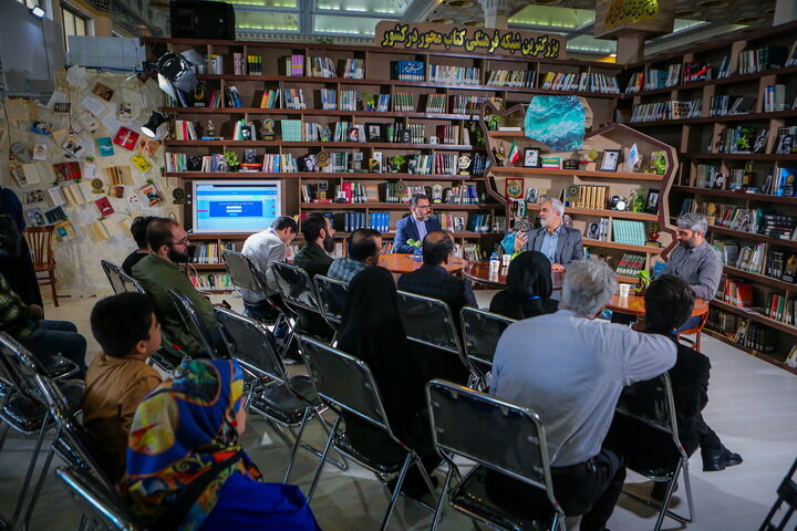 از منظر رهبر انقلاب کتابخانه مرکز فرهنگی اثرگذار در پرورش نسل کتابخوان است