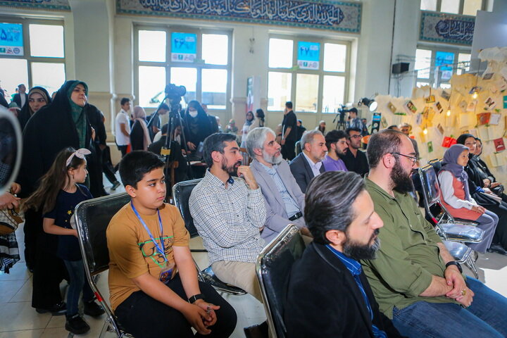 شناسایی استعدادهای جدید در محافل ادبی کتابخانههای عمومی