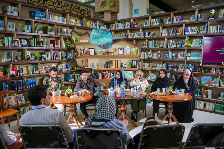 شناسایی استعدادهای جدید در محافل ادبی کتابخانههای عمومی