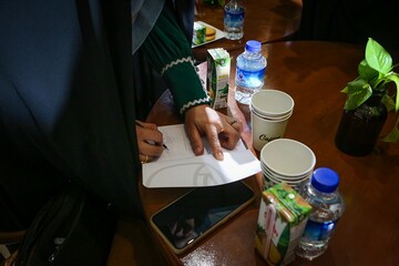 رونمایی از کتاب «مردی با آرزوهای دروبرد» در غرفه نهاد در نمایشگاه کتاب تهران