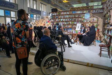 رونمایی از کتاب «مردی با آرزوهای دروبرد» در غرفه نهاد در نمایشگاه کتاب تهران