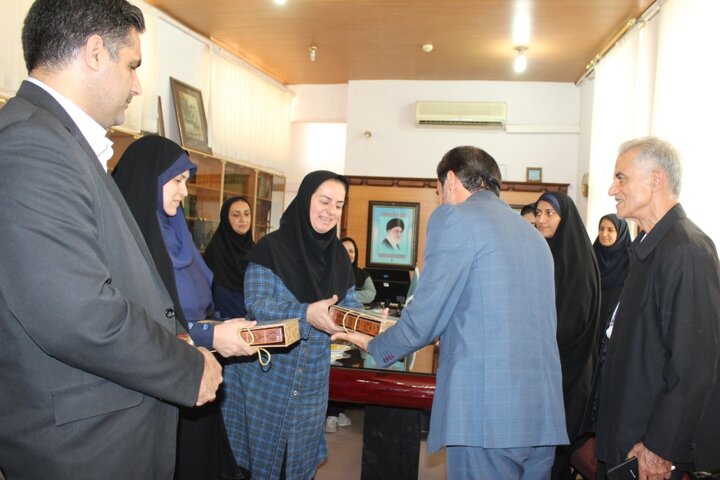 مدیرکل کتابخانههای عمومی کرمان با سرپرست مرکز اسناد و کتابخانه ملی منطقه جنوب شرق دیدار و گفتگو کرد