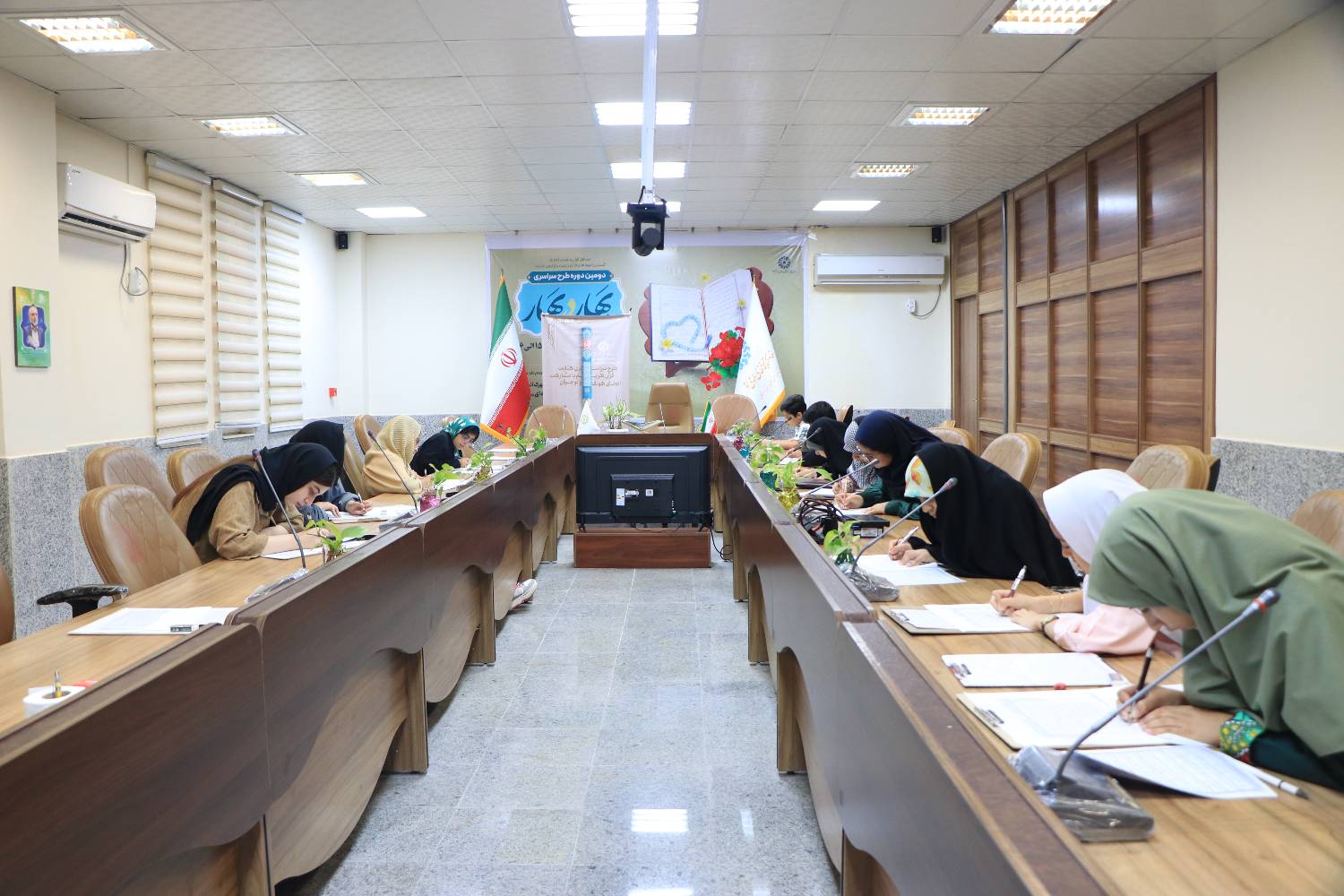 دومین مرحله طرح سراسری «کتابت قرآن کریم» در کتابخانههای عمومی هرمزگان اجرا شد