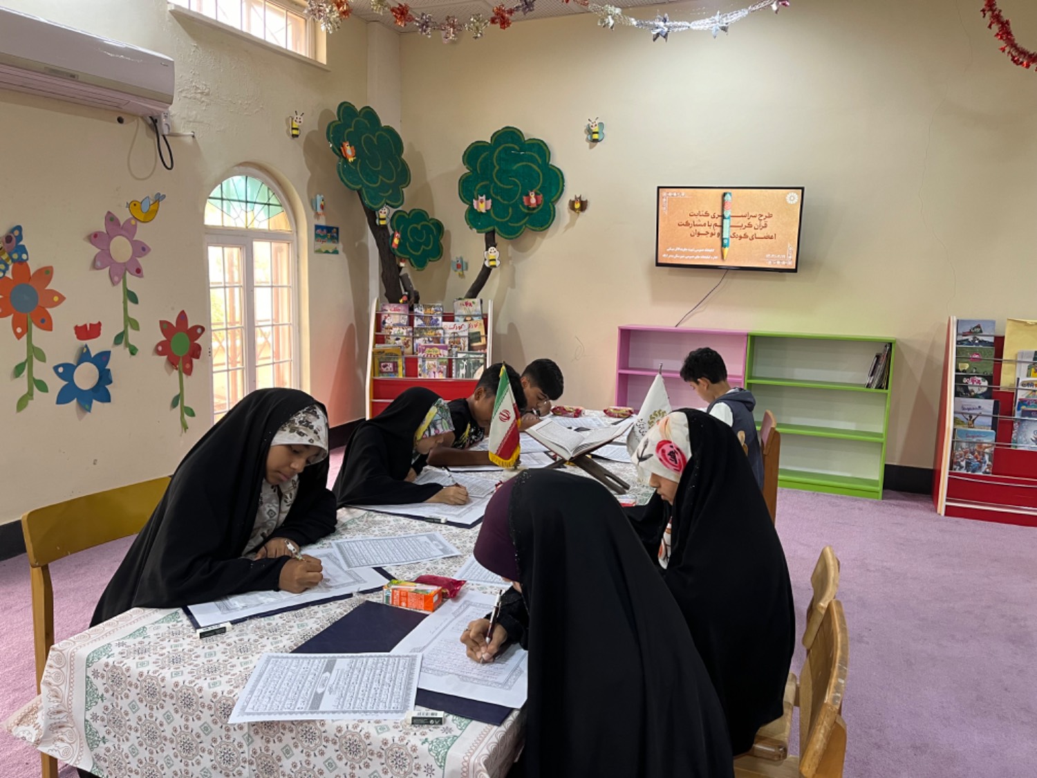 دومین مرحله طرح سراسری «کتابت قرآن کریم» در کتابخانههای عمومی هرمزگان اجرا شد