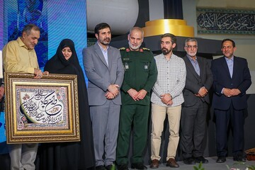 مراسم معرفی کتاب «مرد ابدی» و تجلیل از خانواده شهید طهرانی مقدم
