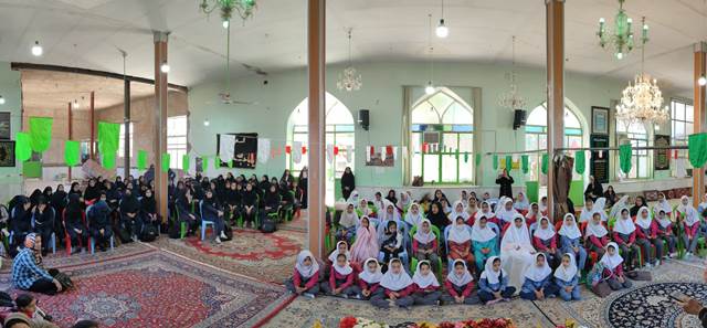 ویژهبرنامههای «دهه کرامت» در کتابخانههای عمومی استان سمنان برگزار شد